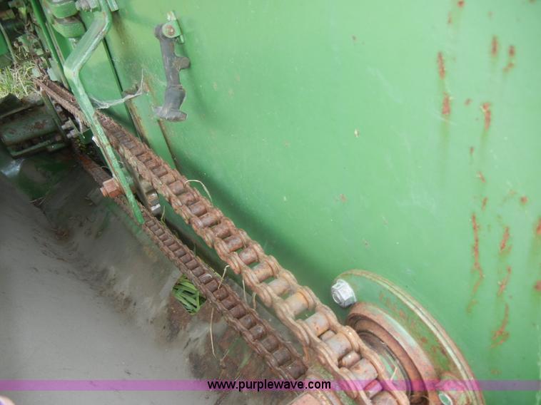 image for item D4318 John Deere 653A six row header