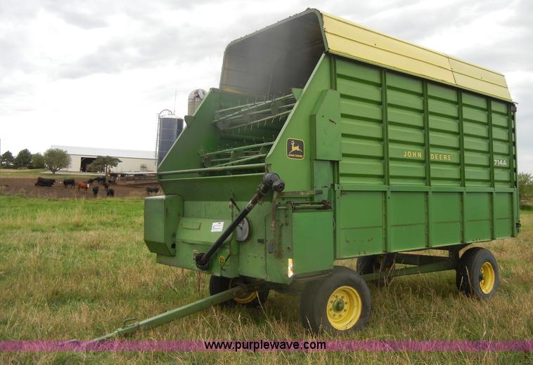 image for item D4319 John Deere 714A forage wagon