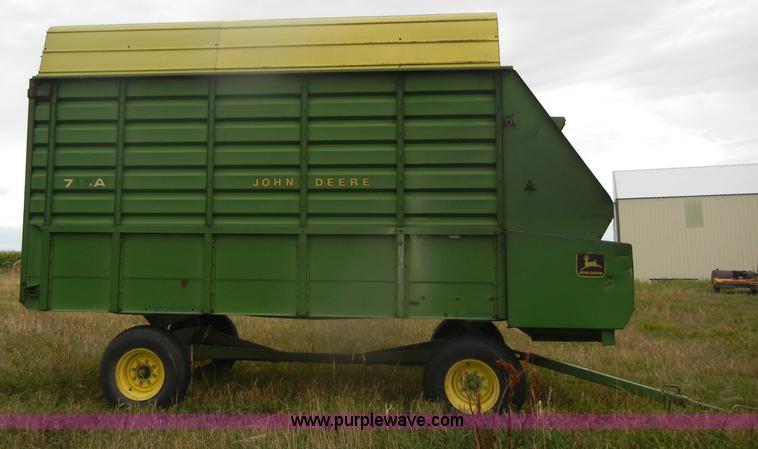 image for item D4319 John Deere 714A forage wagon