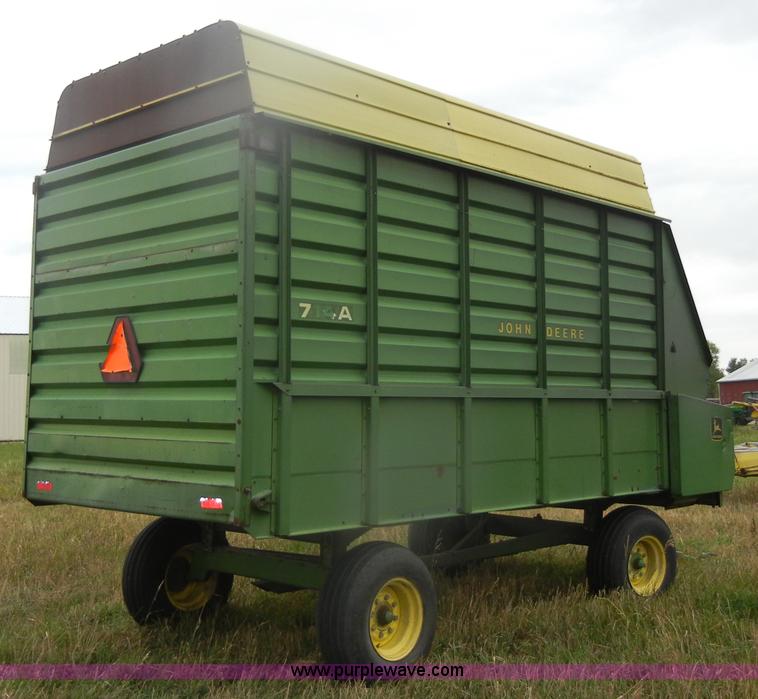 image for item D4319 John Deere 714A forage wagon