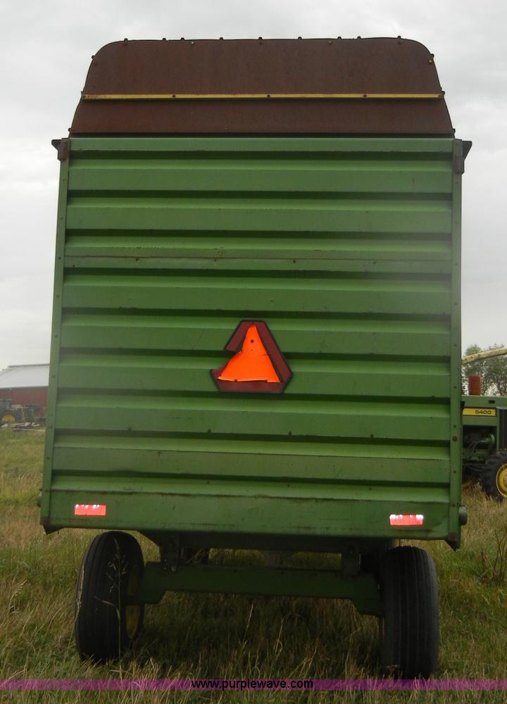 image for item D4319 John Deere 714A forage wagon