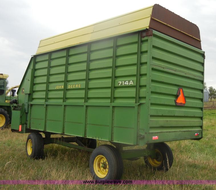 image for item D4319 John Deere 714A forage wagon