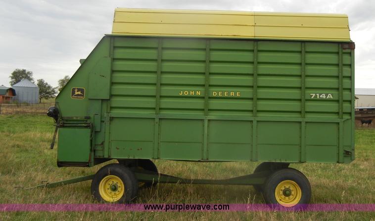image for item D4319 John Deere 714A forage wagon