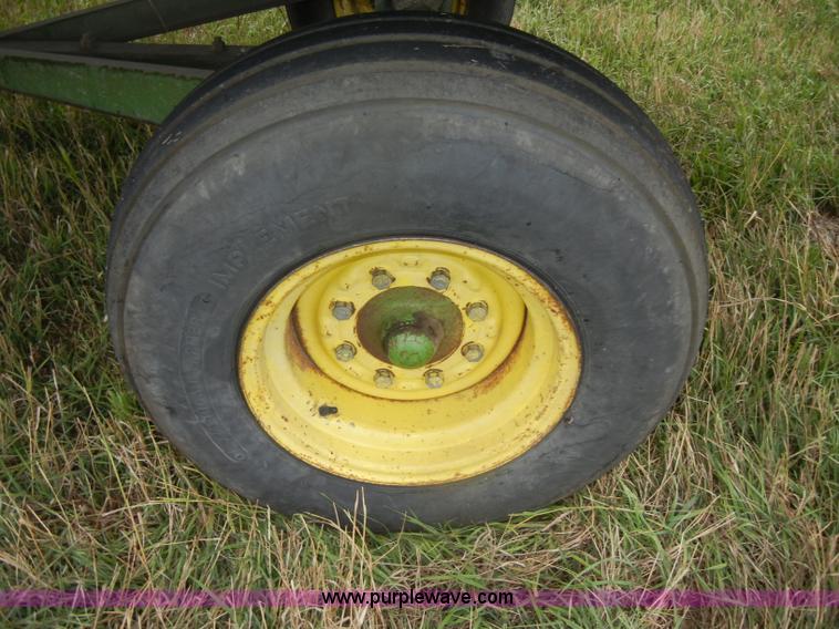 image for item D4319 John Deere 714A forage wagon