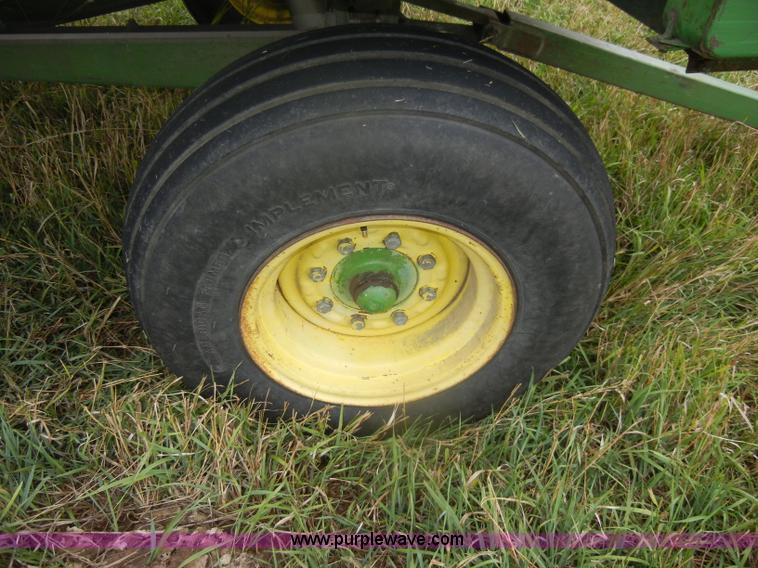 image for item D4319 John Deere 714A forage wagon