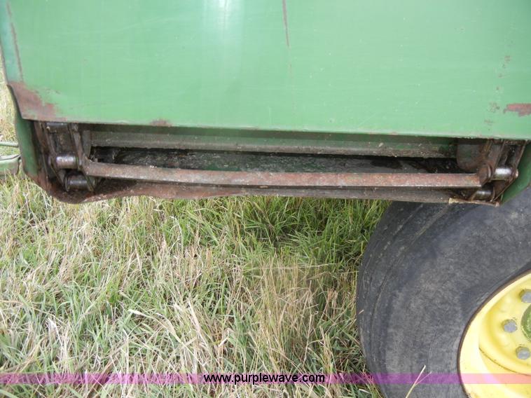 image for item D4319 John Deere 714A forage wagon