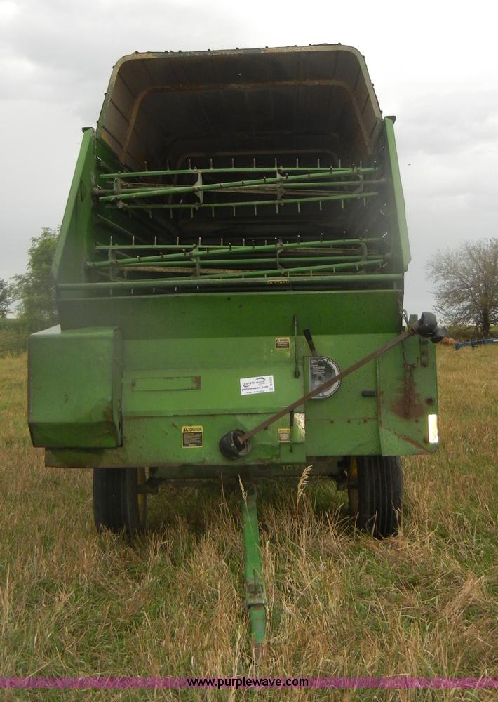 image for item D4320 John Deere 714A forage wagon