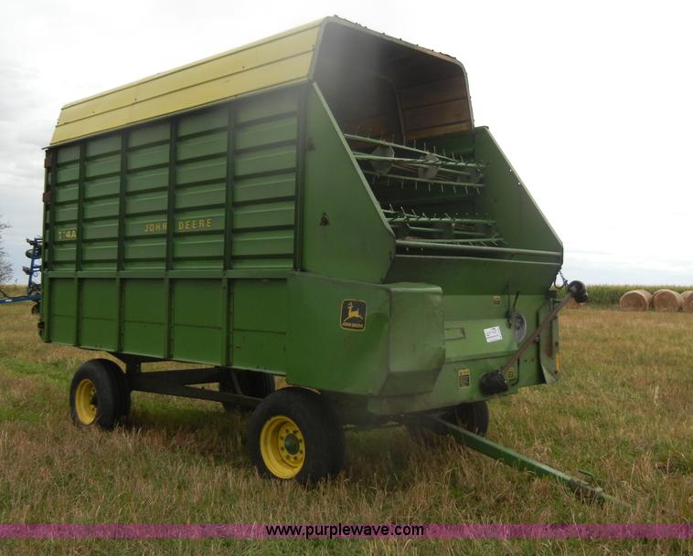 image for item D4320 John Deere 714A forage wagon