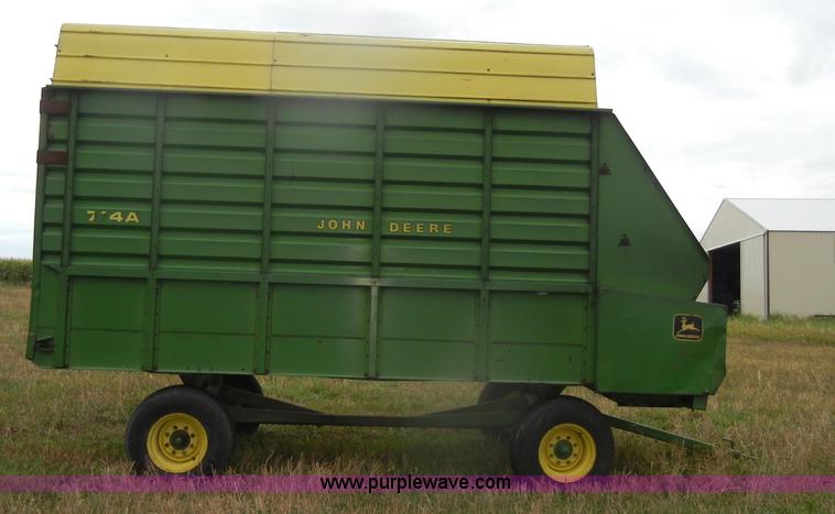 image for item D4320 John Deere 714A forage wagon