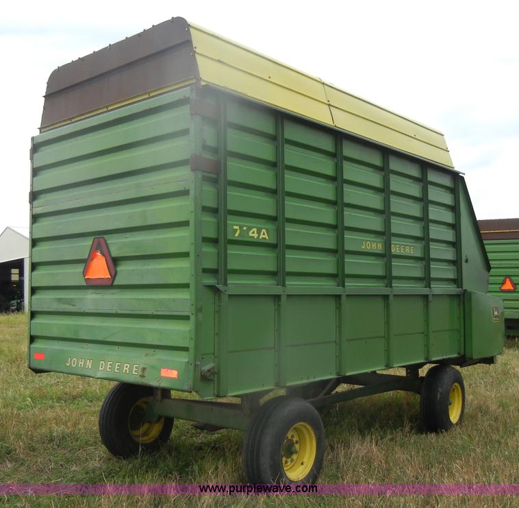 image for item D4320 John Deere 714A forage wagon