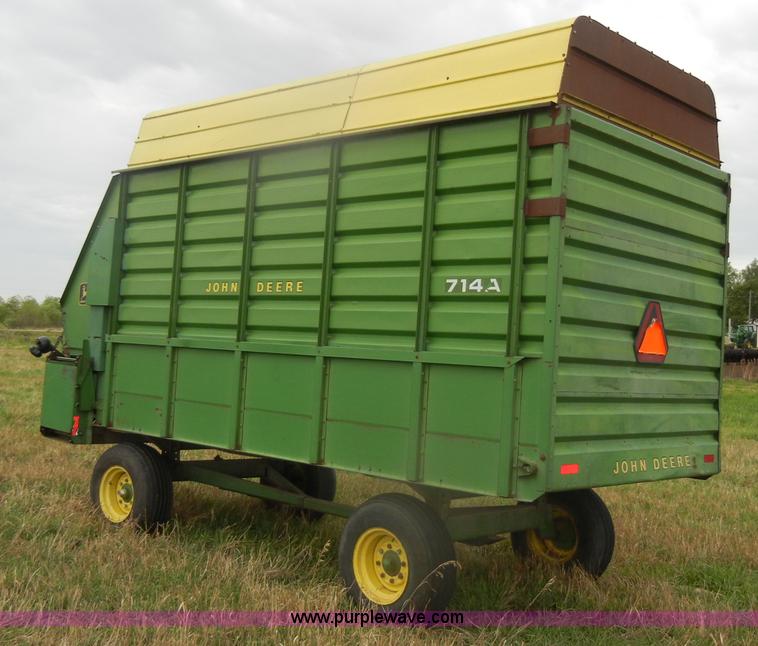image for item D4320 John Deere 714A forage wagon