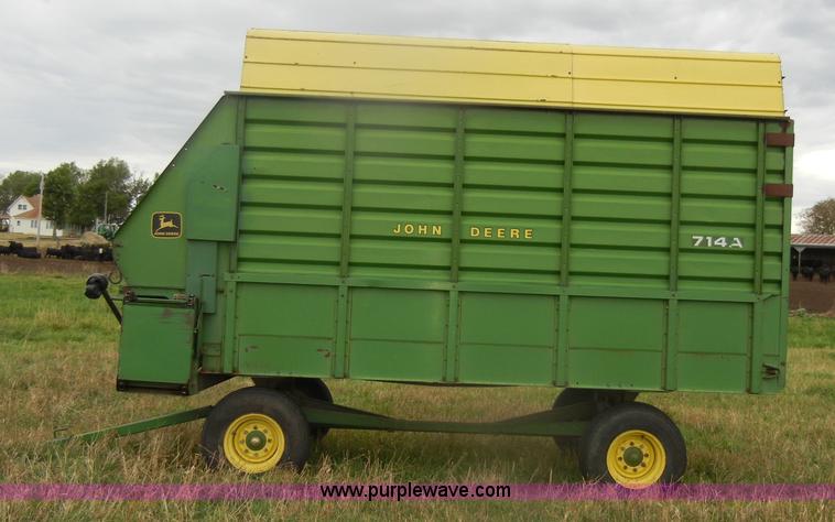 image for item D4320 John Deere 714A forage wagon