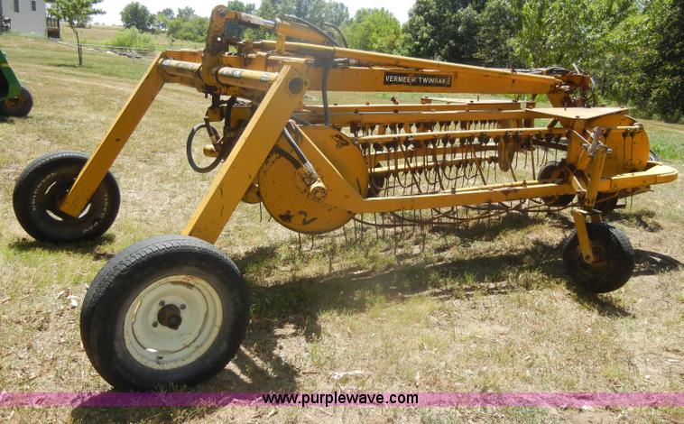 image for item D4380 Vermeer R21A twin rake