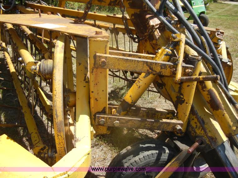 image for item D4380 Vermeer R21A twin rake