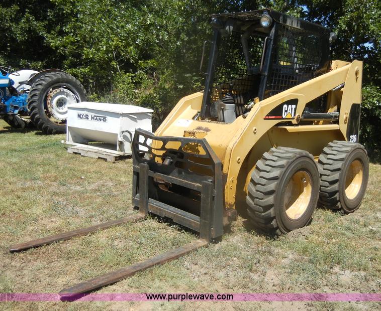 image for item D4381 1999 Caterpillar 236 skid steer