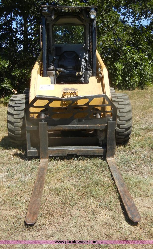 image for item D4381 1999 Caterpillar 236 skid steer