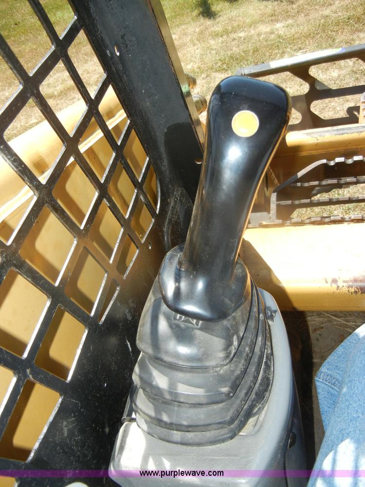 image for item D4381 1999 Caterpillar 236 skid steer