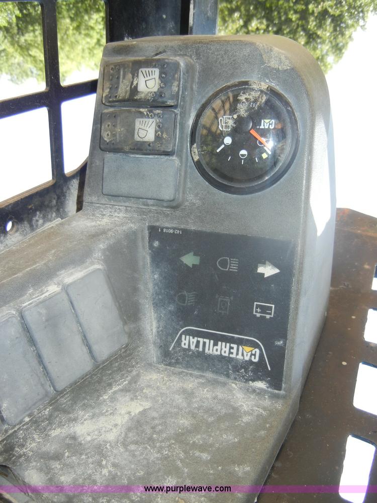 image for item D4381 1999 Caterpillar 236 skid steer