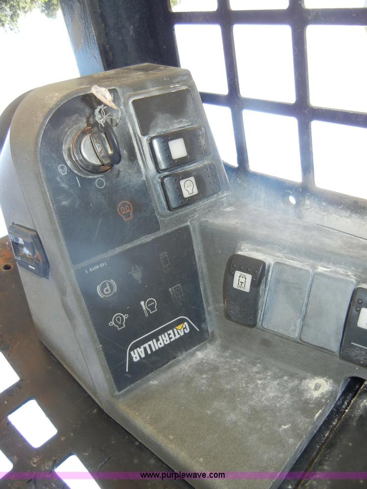 image for item D4381 1999 Caterpillar 236 skid steer