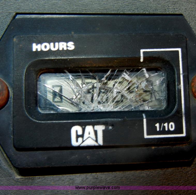 image for item D4381 1999 Caterpillar 236 skid steer