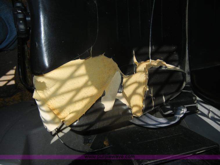 image for item D4381 1999 Caterpillar 236 skid steer