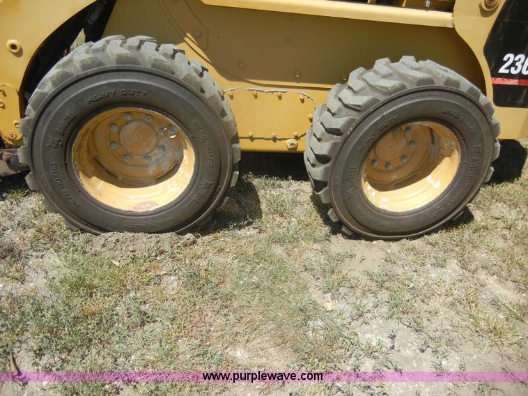 image for item D4381 1999 Caterpillar 236 skid steer