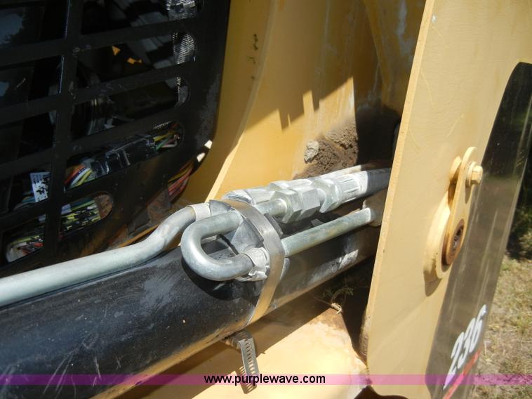 image for item D4381 1999 Caterpillar 236 skid steer