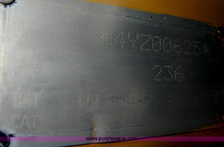 image for item D4381 1999 Caterpillar 236 skid steer