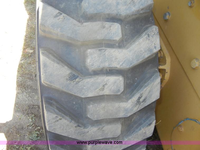 image for item D4381 1999 Caterpillar 236 skid steer
