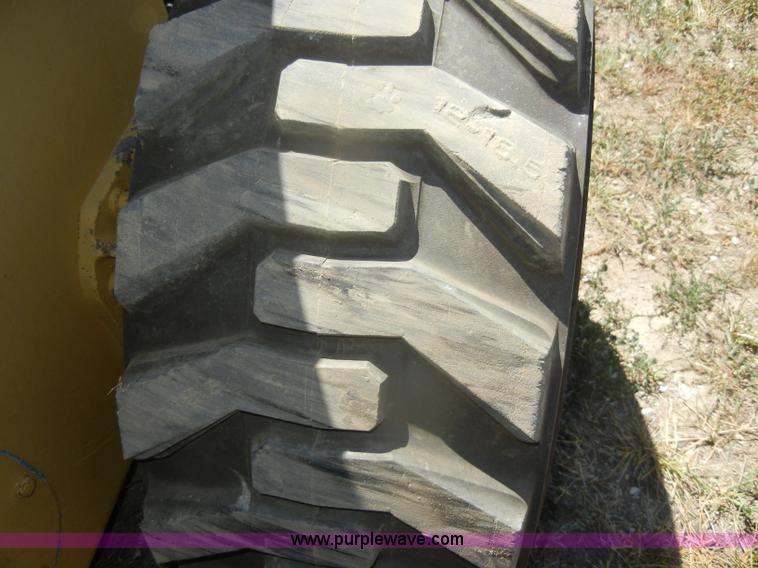 image for item D4381 1999 Caterpillar 236 skid steer