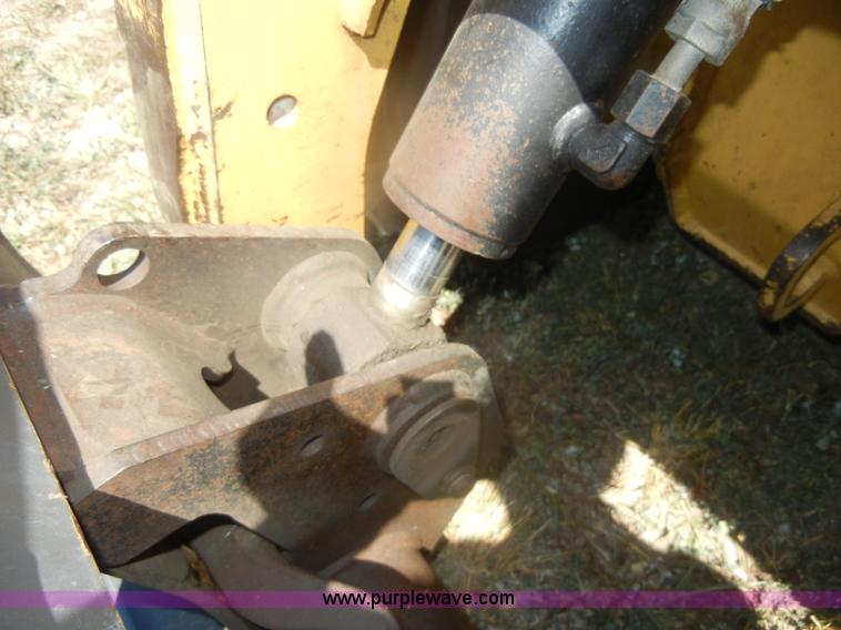 image for item D4381 1999 Caterpillar 236 skid steer