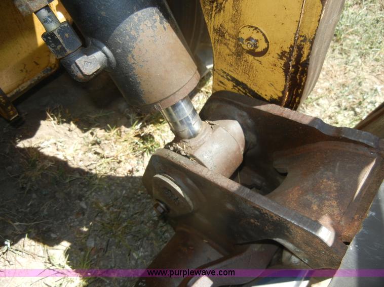 image for item D4381 1999 Caterpillar 236 skid steer