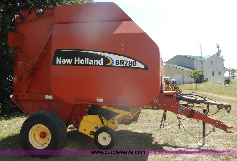 image for item D4382 2005 New Holland BR780 round baler
