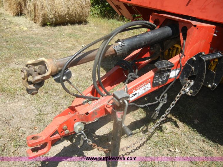 image for item D4382 2005 New Holland BR780 round baler