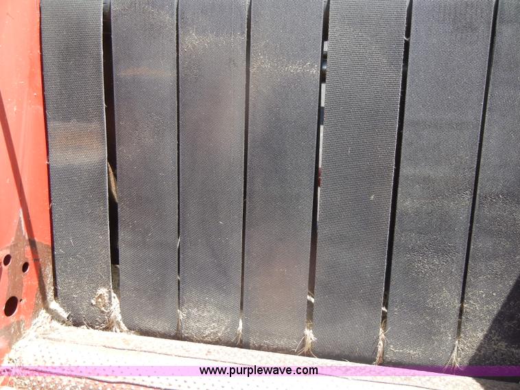 image for item D4382 2005 New Holland BR780 round baler