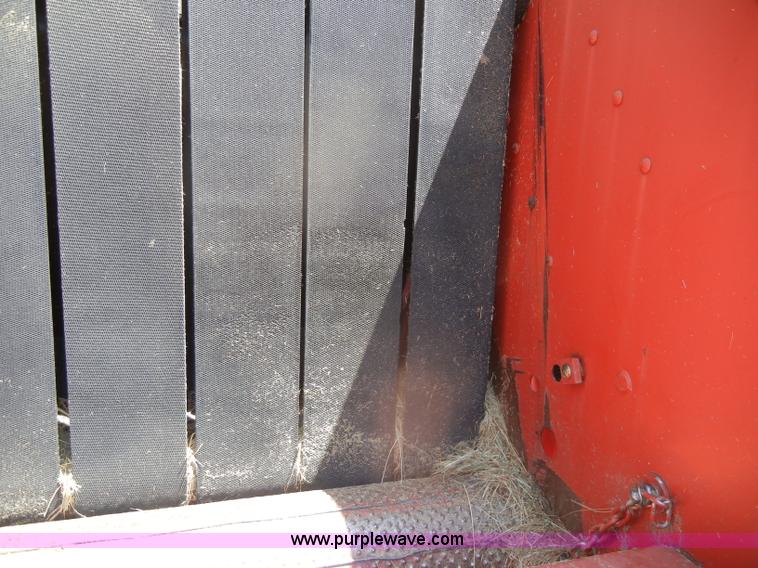 image for item D4382 2005 New Holland BR780 round baler