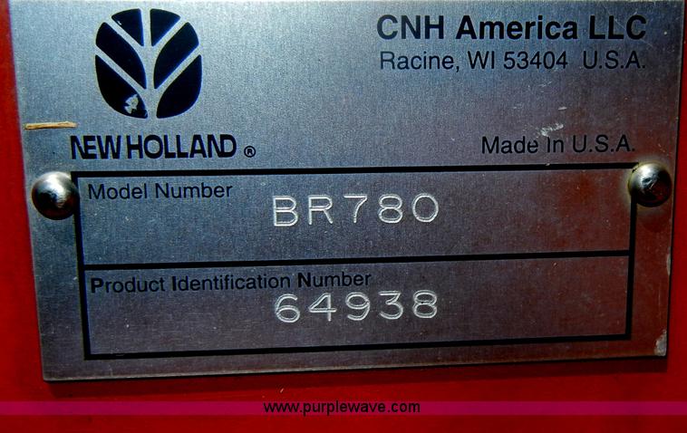 image for item D4382 2005 New Holland BR780 round baler