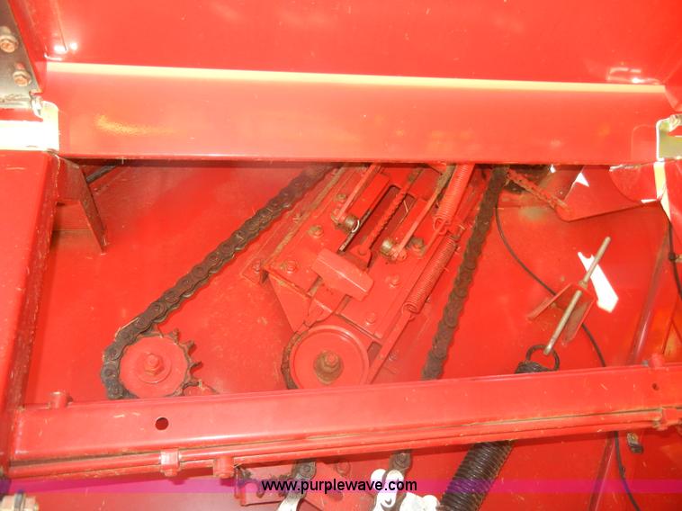 image for item D4382 2005 New Holland BR780 round baler