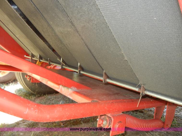 image for item D4382 2005 New Holland BR780 round baler