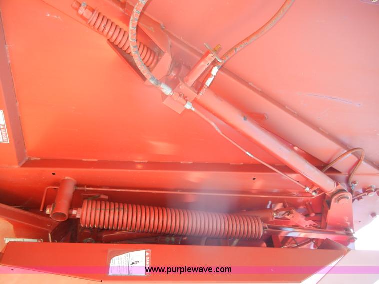 image for item D4382 2005 New Holland BR780 round baler