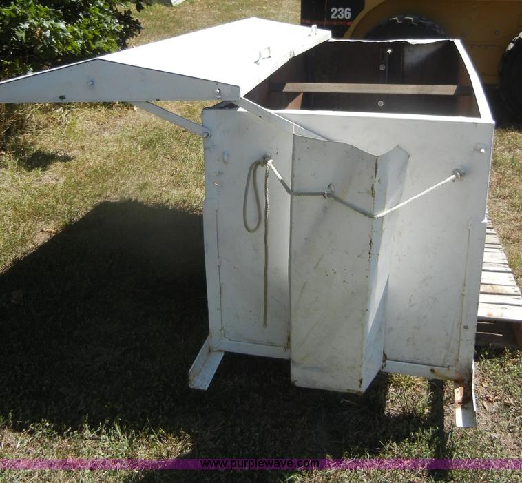 image for item D4383 My-D Hand-D feed box