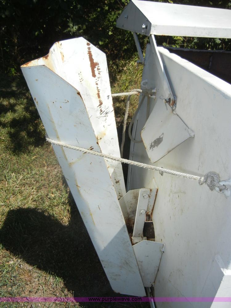 image for item D4383 My-D Hand-D feed box