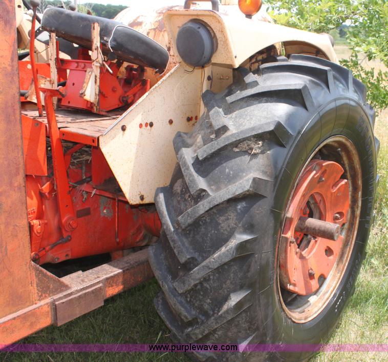 image for item D5258 Case 930 Comfort King tractor