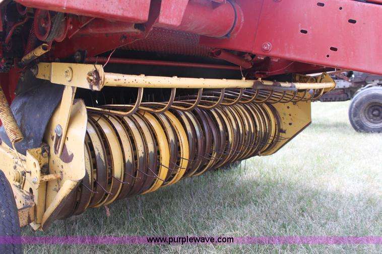 image for item D5260 1994 New Holland 660 round baler