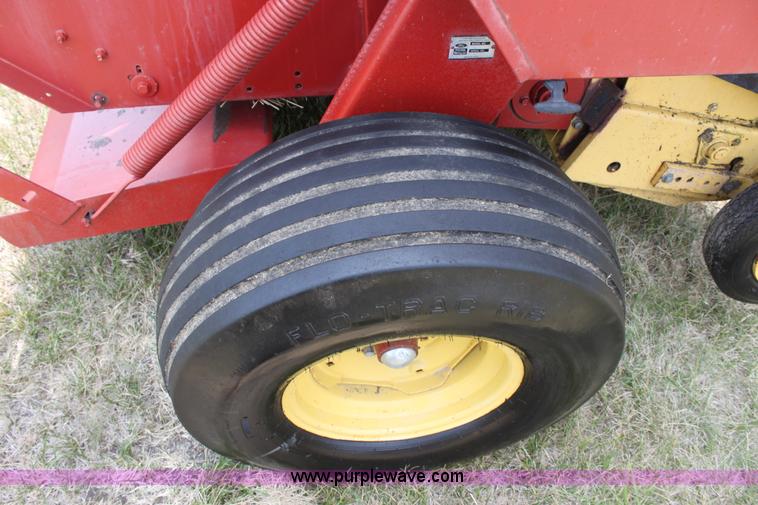 image for item D5260 1994 New Holland 660 round baler
