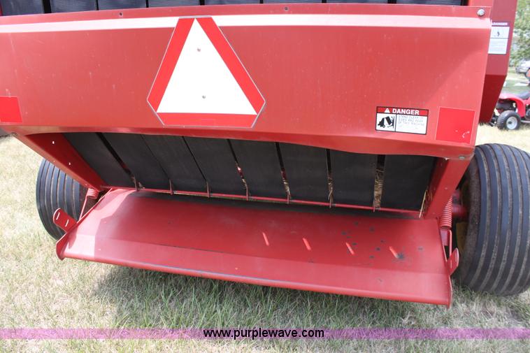 image for item D5260 1994 New Holland 660 round baler