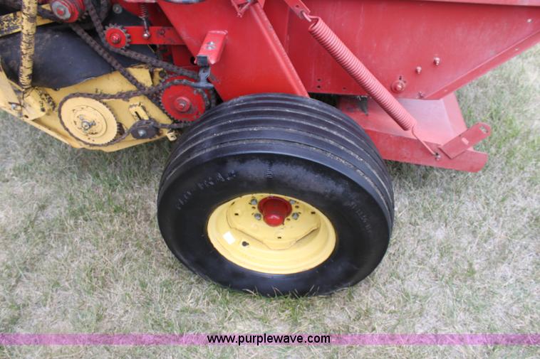 image for item D5260 1994 New Holland 660 round baler