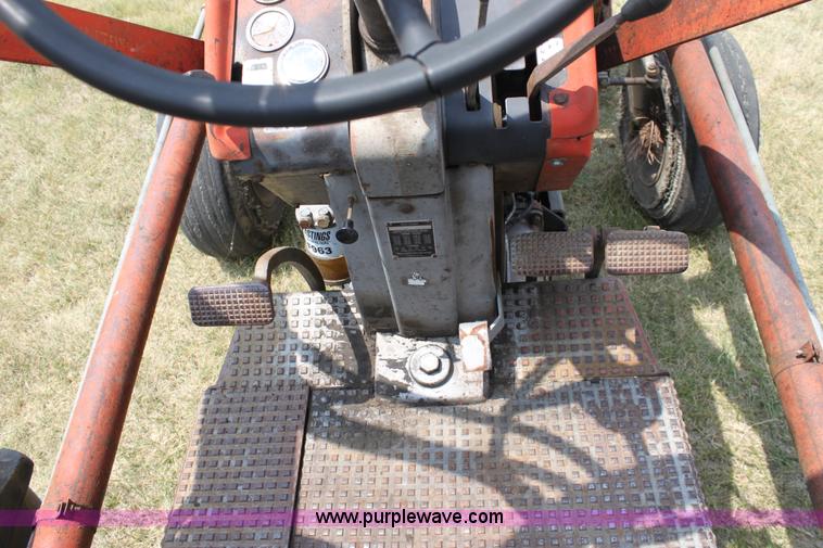 image for item D5261 Massey-Ferguson 180 tractor