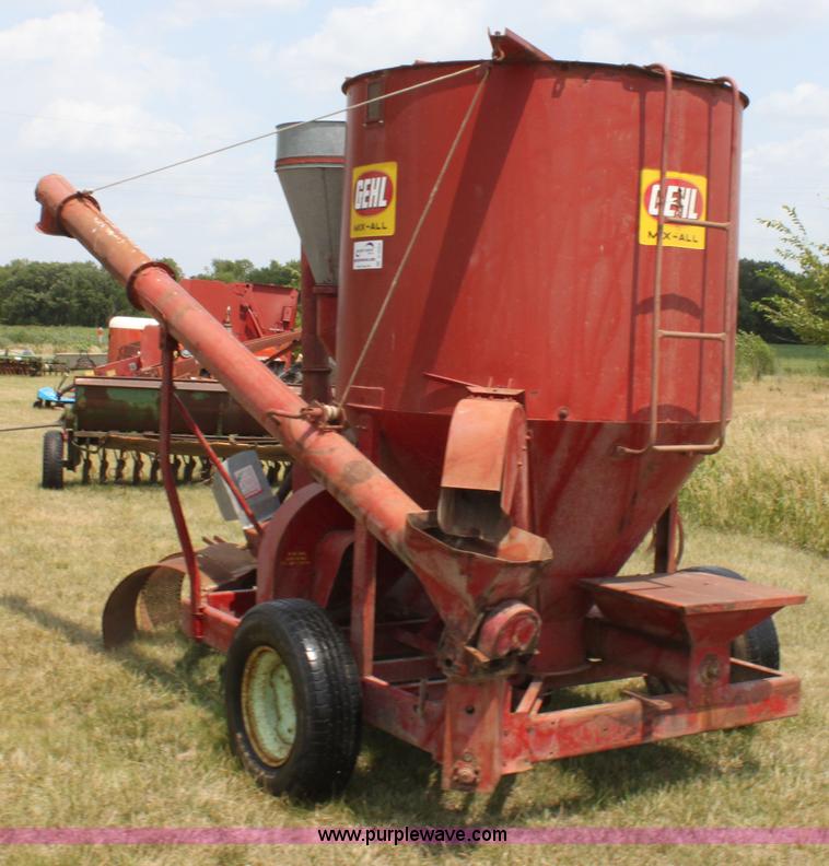 Gehl 55 MixAll tub grinder mixer in Council Grove, KS Item D5264
