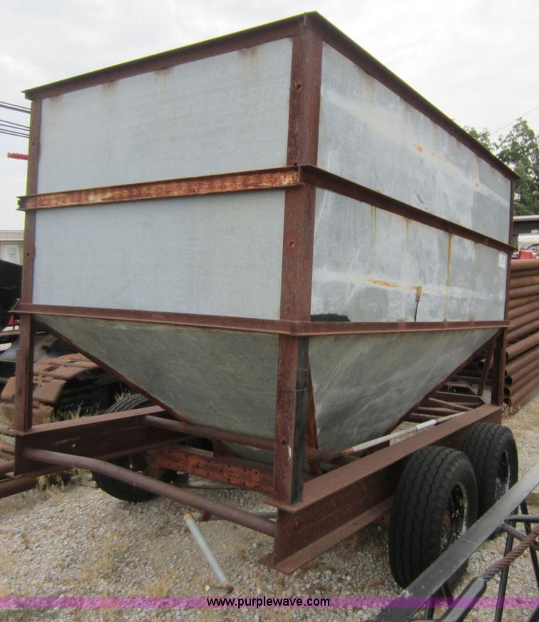 Shop built gravity feed grain wagon in St. Paul, KS Item D5586 sold